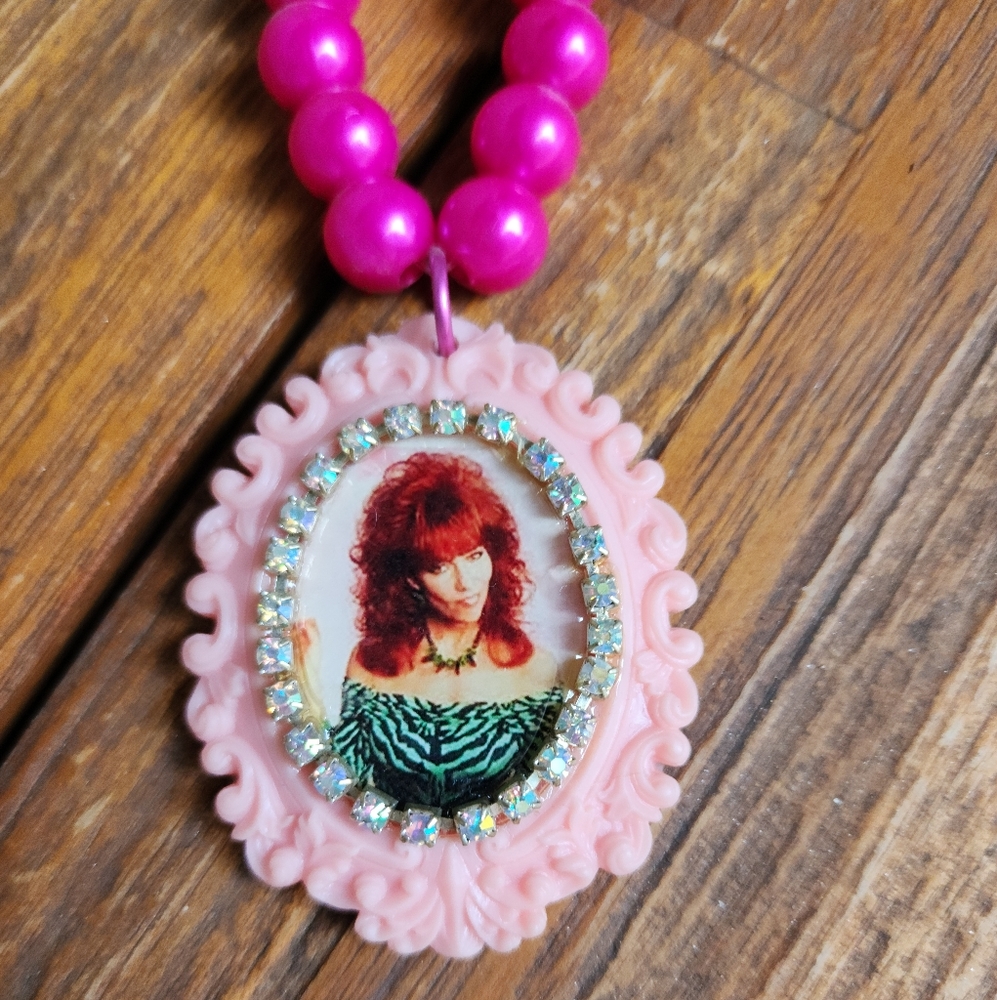 Peg Bundy necklace